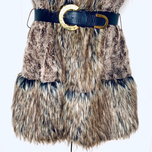 RINASCIMENTO sleeveless long faux fur jacket/vest - Picture 5 of 10